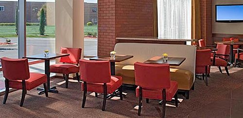 Hyatt Place Airport Hotel 3*